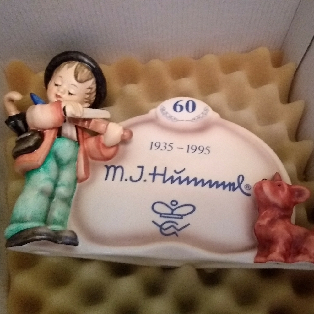 Puppy Love Goebel Hummel Display Plaque #767 TMK7 60 year anniversary w box